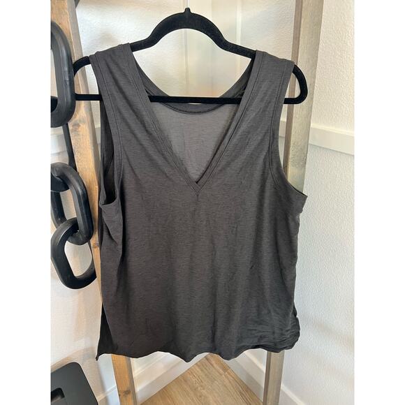 Old Navy Active tank - Picture 3 of 5